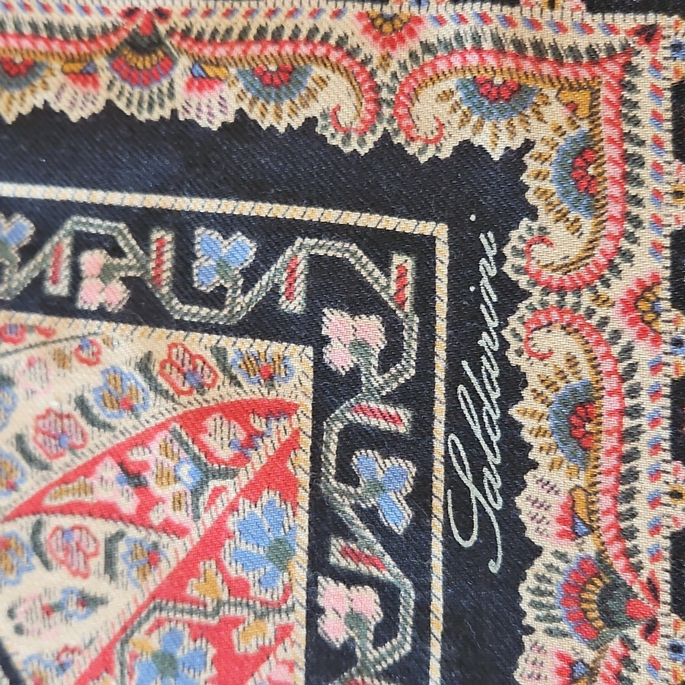 Saldarini Floral Patterned Shawl Hand Lnotted Fringe.